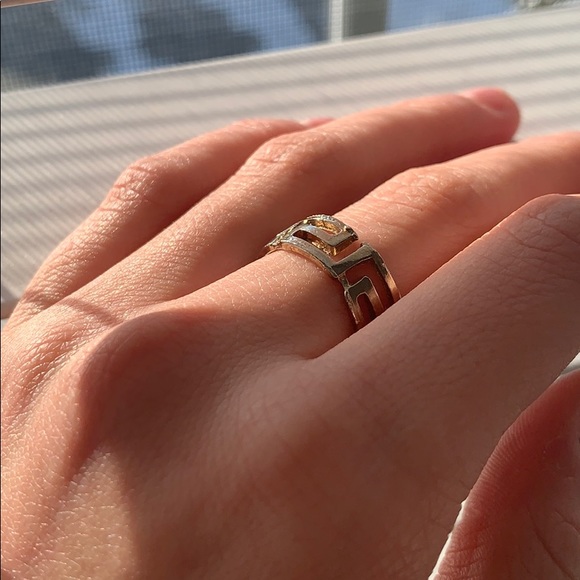 Gold ring - Picture 1 of 2